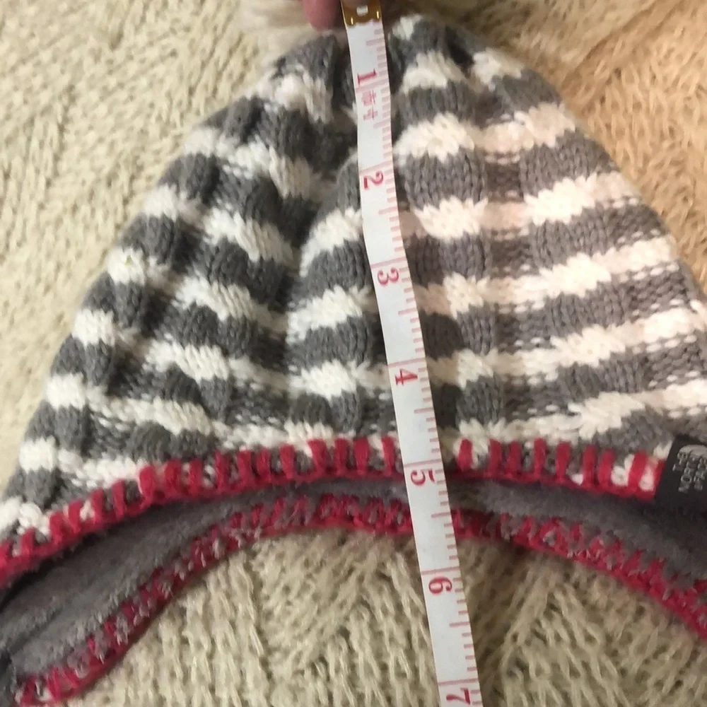 Like New* North Face Fleece Lined Warm Winter Hat - Picture 10 of 10